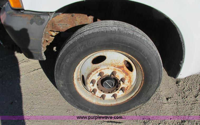 image for item L5359 2004 Ford F550 Super Duty dump flatbed truck