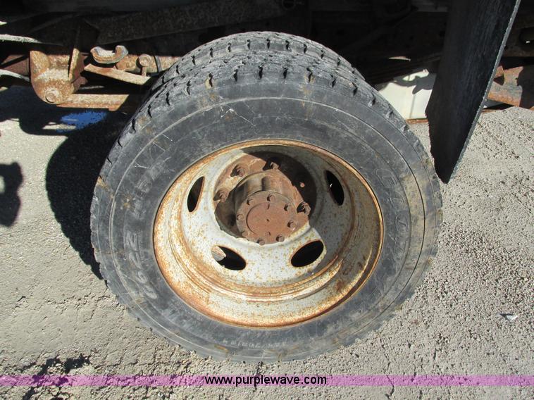 image for item L5359 2004 Ford F550 Super Duty dump flatbed truck