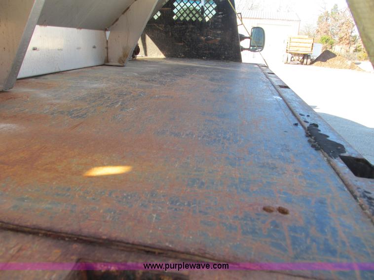 image for item L5359 2004 Ford F550 Super Duty dump flatbed truck