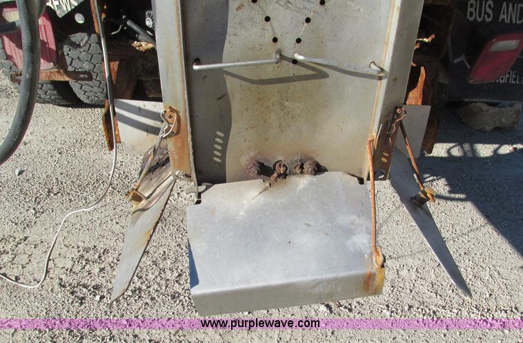 image for item L5359 2004 Ford F550 Super Duty dump flatbed truck