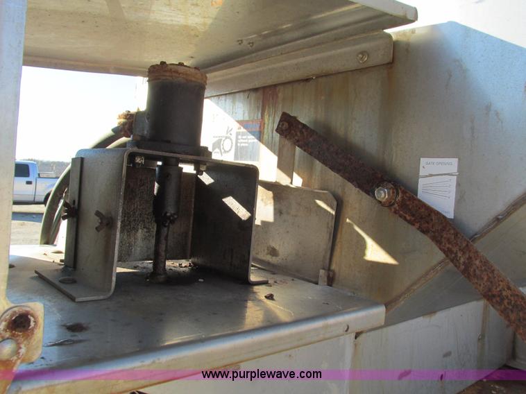 image for item L5359 2004 Ford F550 Super Duty dump flatbed truck