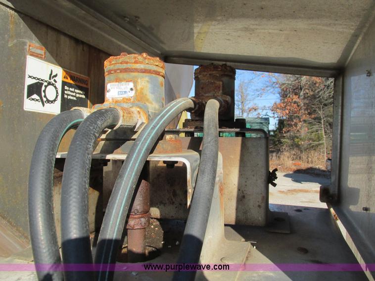 image for item L5359 2004 Ford F550 Super Duty dump flatbed truck