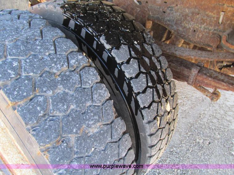 image for item L5359 2004 Ford F550 Super Duty dump flatbed truck