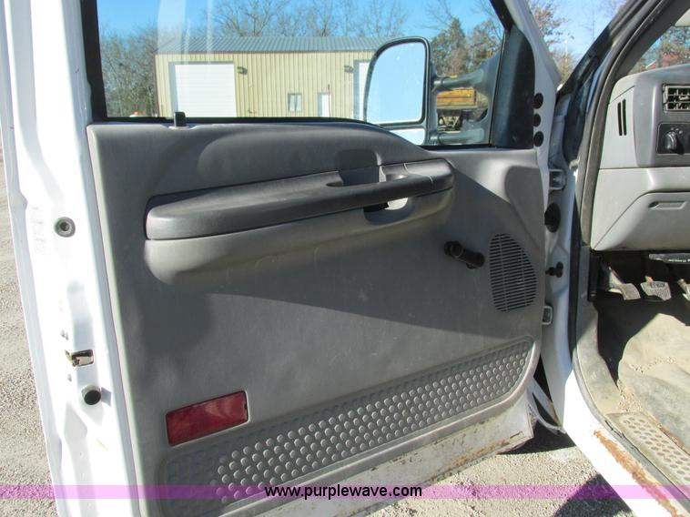 image for item L5359 2004 Ford F550 Super Duty dump flatbed truck