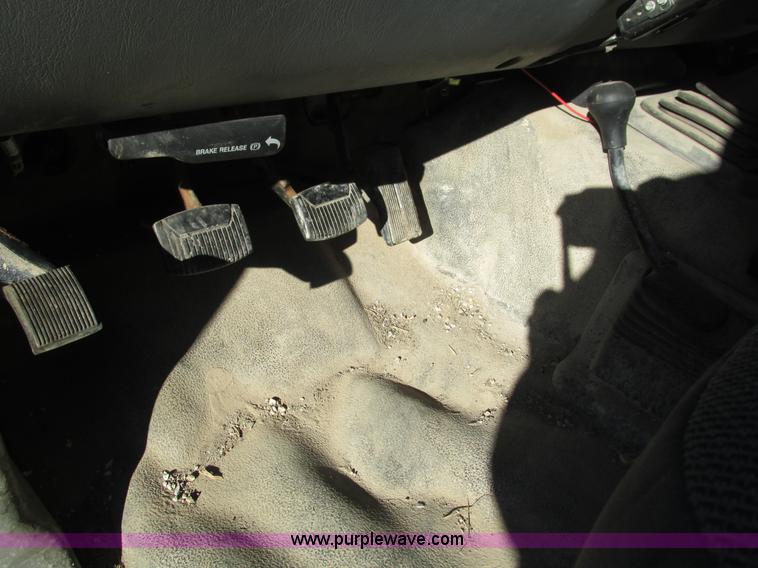 image for item L5359 2004 Ford F550 Super Duty dump flatbed truck