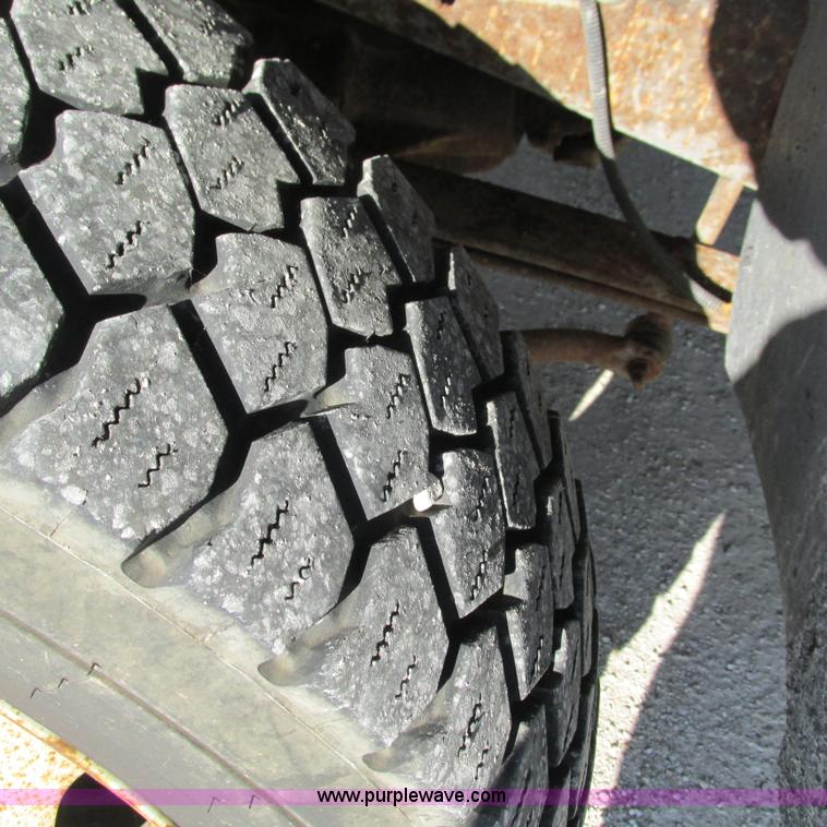 image for item L5360 2003 Ford F550 Super Duty dump flatbed truck