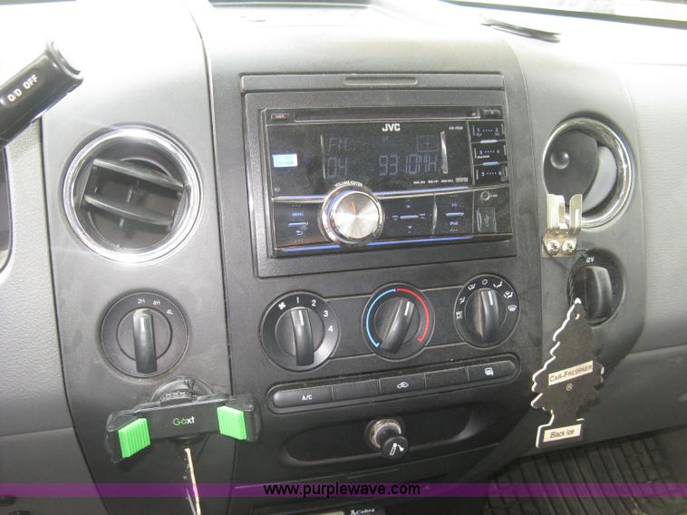 image for item L6424 2004 Ford F150 XLT SuperCrew pickup truck