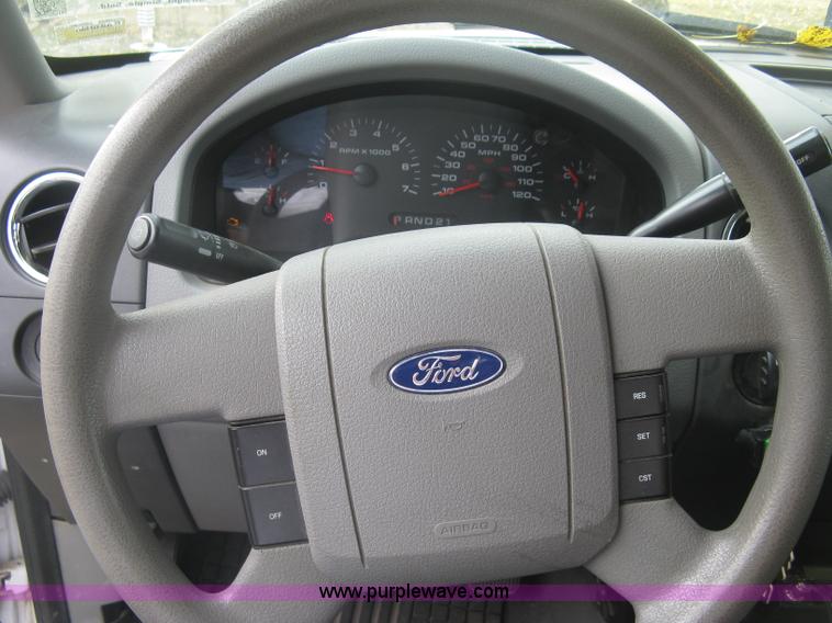 image for item L6424 2004 Ford F150 XLT SuperCrew pickup truck