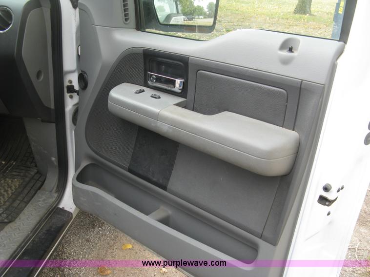 image for item L6424 2004 Ford F150 XLT SuperCrew pickup truck