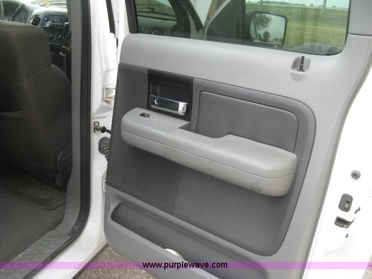 image for item L6424 2004 Ford F150 XLT SuperCrew pickup truck