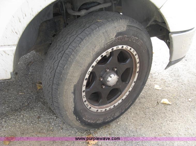 image for item L6424 2004 Ford F150 XLT SuperCrew pickup truck