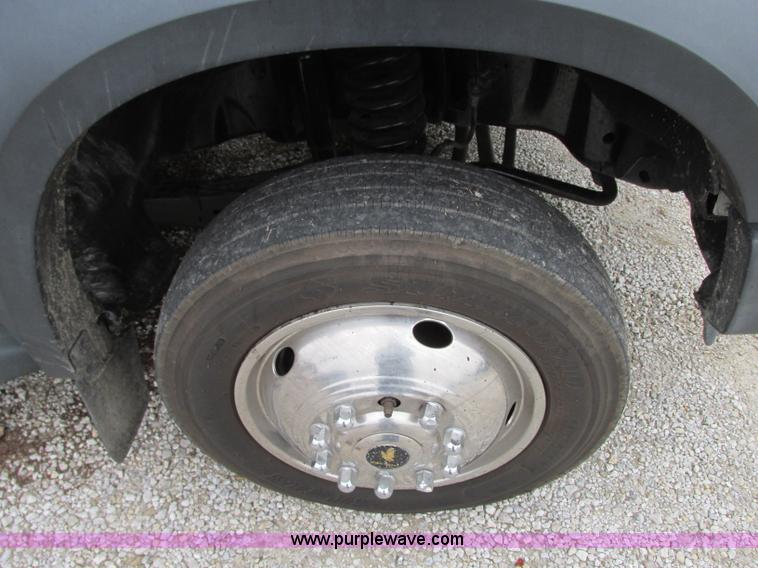 image for item N9328 2008 Ford F550 Crew Cab flatbed pickup truck