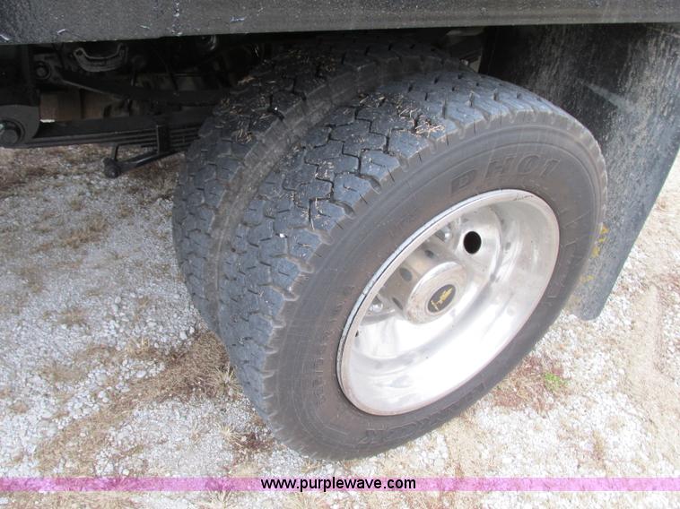 image for item N9328 2008 Ford F550 Crew Cab flatbed pickup truck