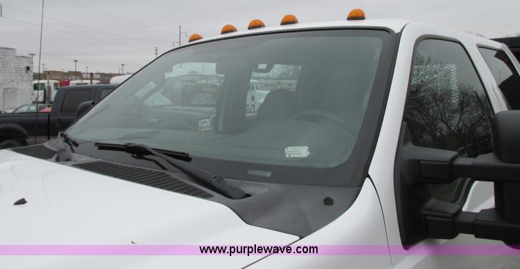 image for item N9328 2008 Ford F550 Crew Cab flatbed pickup truck