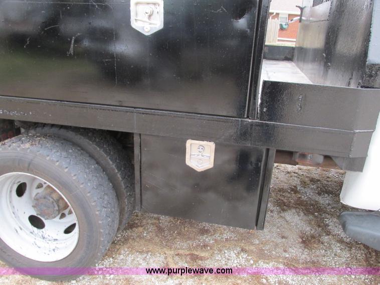 image for item N9328 2008 Ford F550 Crew Cab flatbed pickup truck