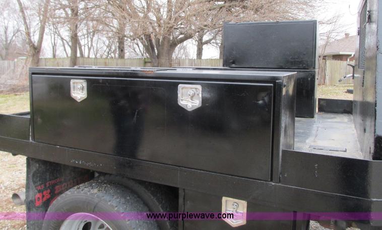 image for item N9328 2008 Ford F550 Crew Cab flatbed pickup truck
