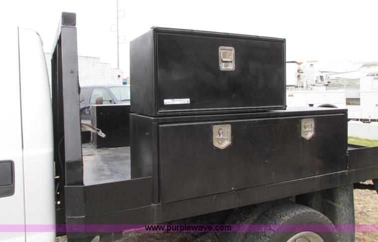 image for item N9328 2008 Ford F550 Crew Cab flatbed pickup truck