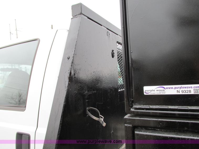 image for item N9328 2008 Ford F550 Crew Cab flatbed pickup truck