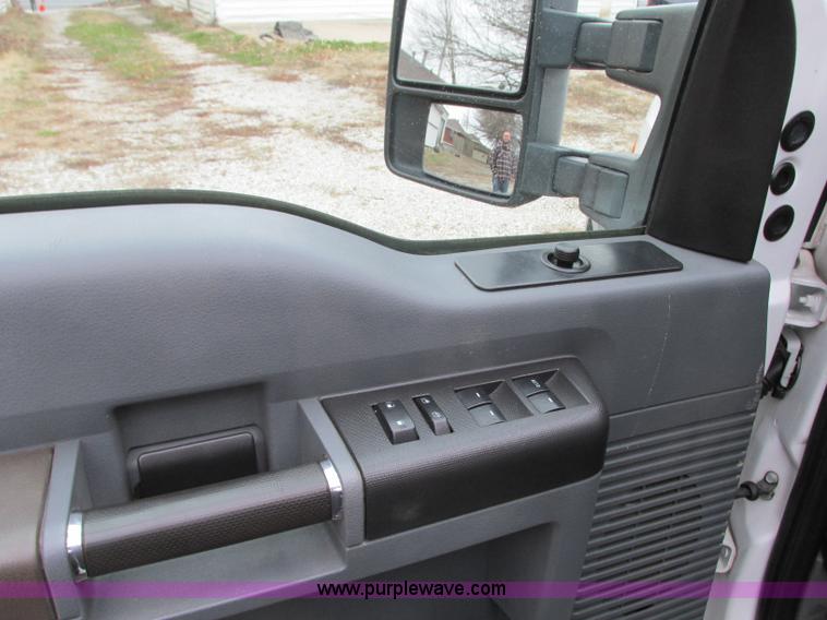 image for item N9328 2008 Ford F550 Crew Cab flatbed pickup truck
