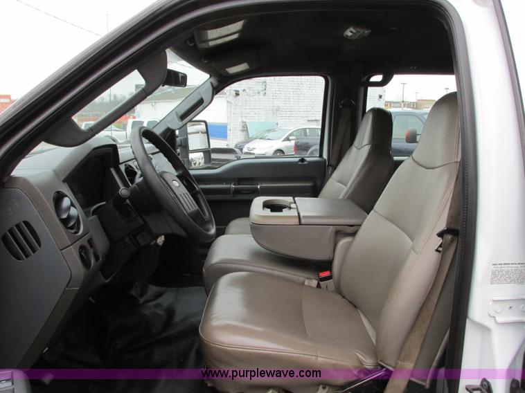 image for item N9328 2008 Ford F550 Crew Cab flatbed pickup truck