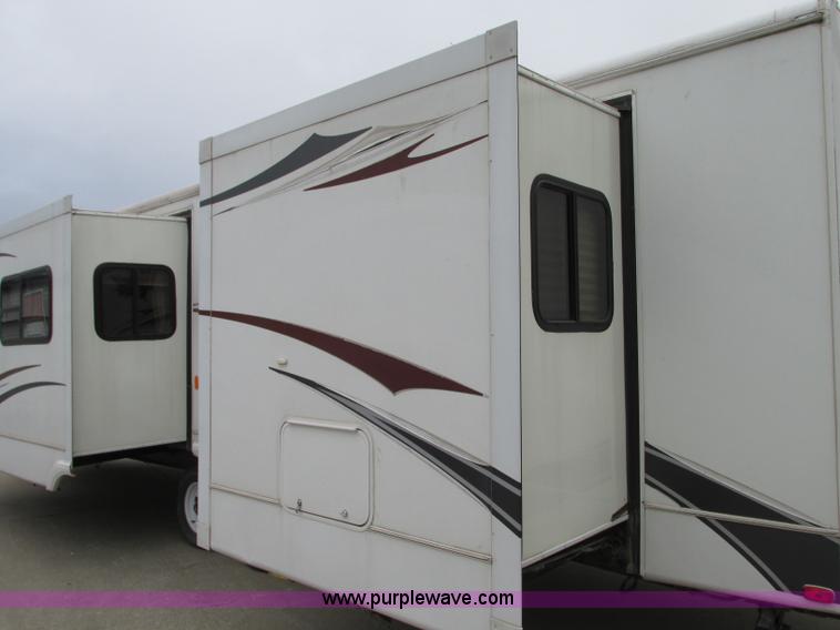 image for item N9338 2009 Keystone VR1323FKS camper