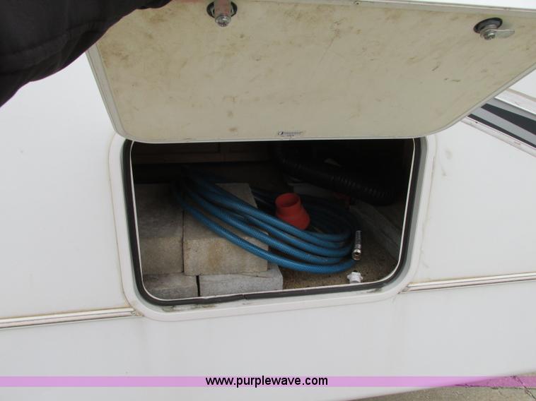 image for item N9338 2009 Keystone VR1323FKS camper