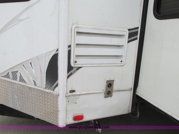 image for item N9338 2009 Keystone VR1323FKS camper