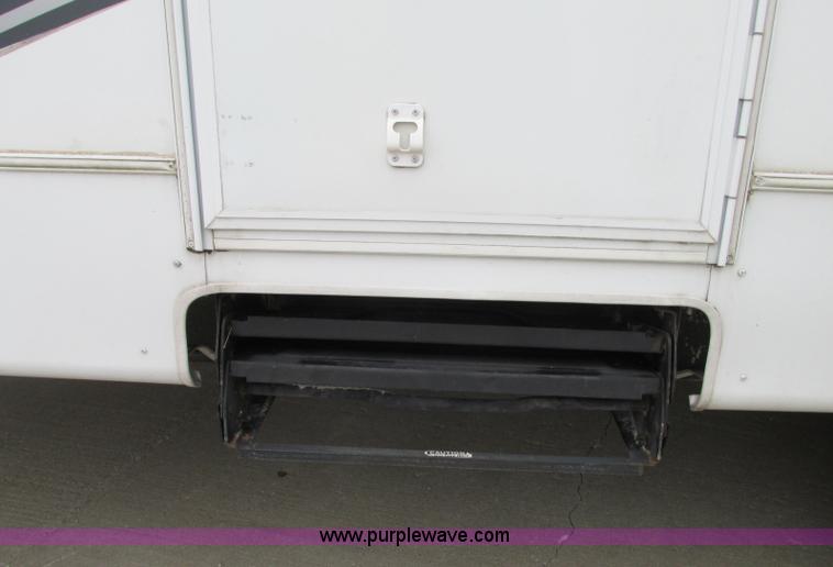 image for item N9338 2009 Keystone VR1323FKS camper