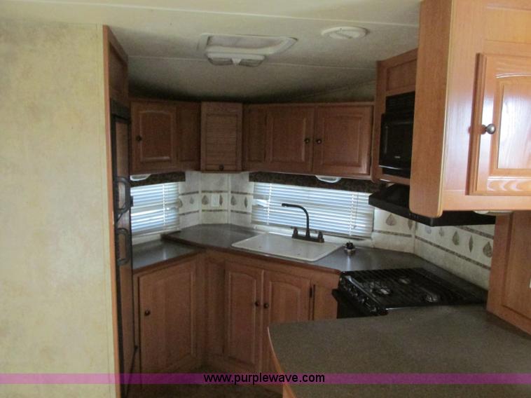 image for item N9338 2009 Keystone VR1323FKS camper