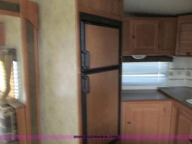 image for item N9338 2009 Keystone VR1323FKS camper