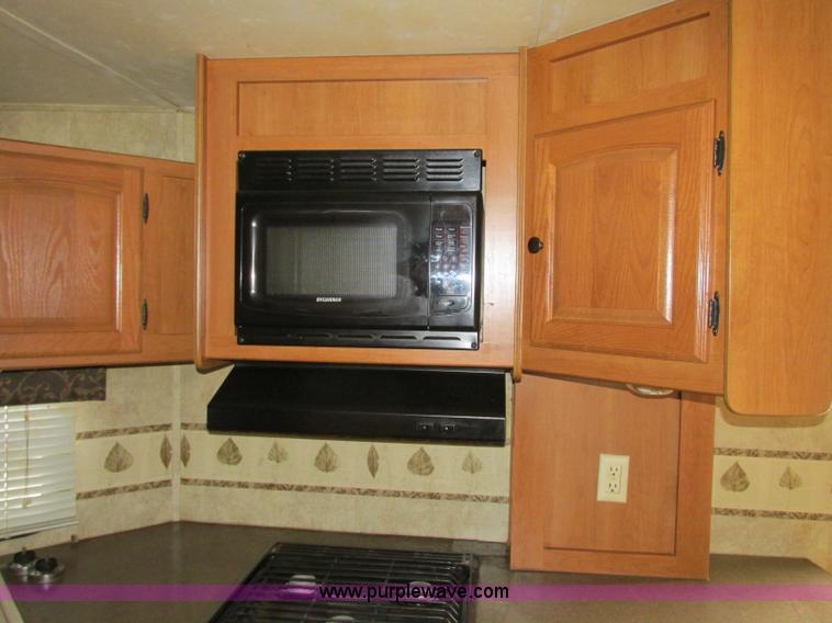 image for item N9338 2009 Keystone VR1323FKS camper