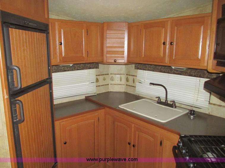 image for item N9338 2009 Keystone VR1323FKS camper