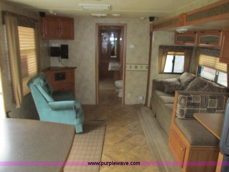 image for item N9338 2009 Keystone VR1323FKS camper