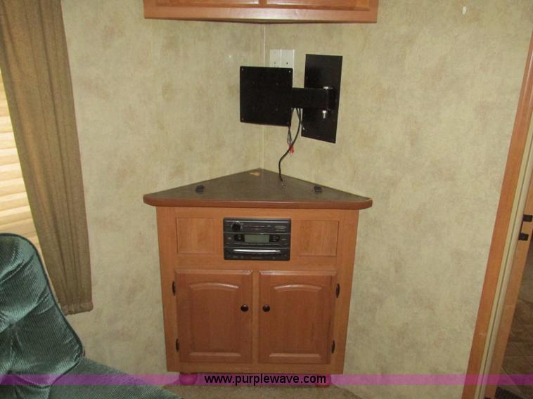 image for item N9338 2009 Keystone VR1323FKS camper