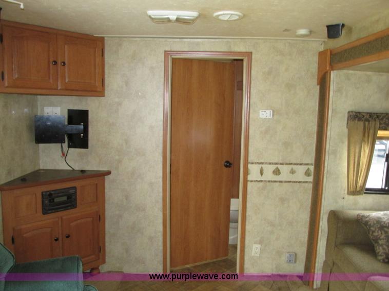 image for item N9338 2009 Keystone VR1323FKS camper