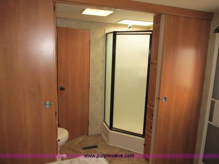 image for item N9338 2009 Keystone VR1323FKS camper