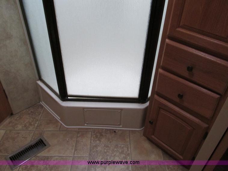 image for item N9338 2009 Keystone VR1323FKS camper