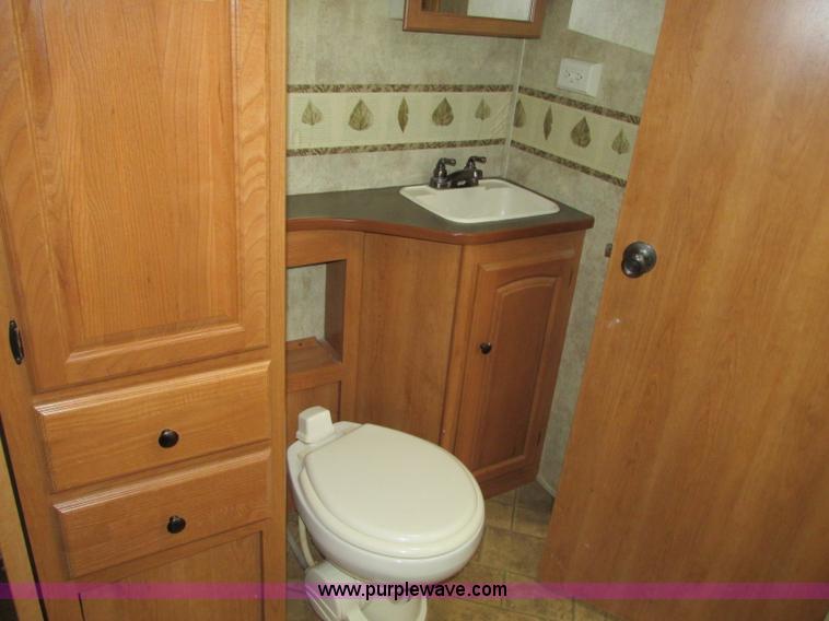 image for item N9338 2009 Keystone VR1323FKS camper