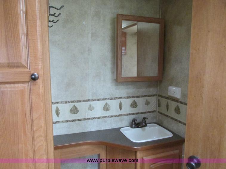 image for item N9338 2009 Keystone VR1323FKS camper