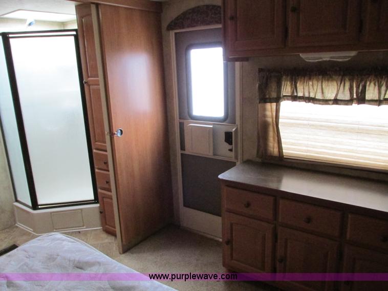 image for item N9338 2009 Keystone VR1323FKS camper