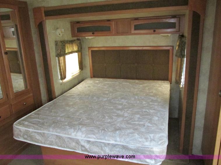 image for item N9338 2009 Keystone VR1323FKS camper