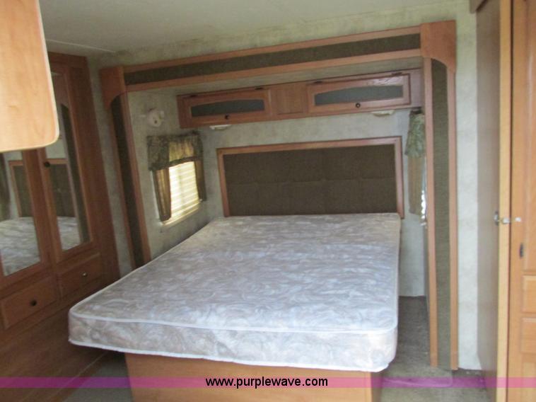 image for item N9338 2009 Keystone VR1323FKS camper