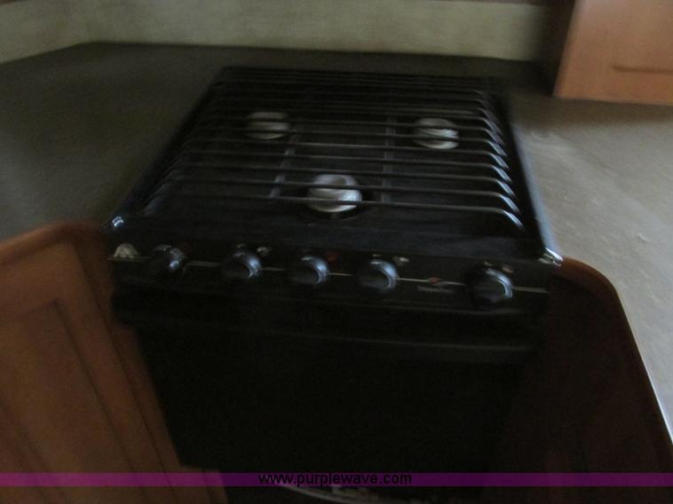 image for item N9338 2009 Keystone VR1323FKS camper