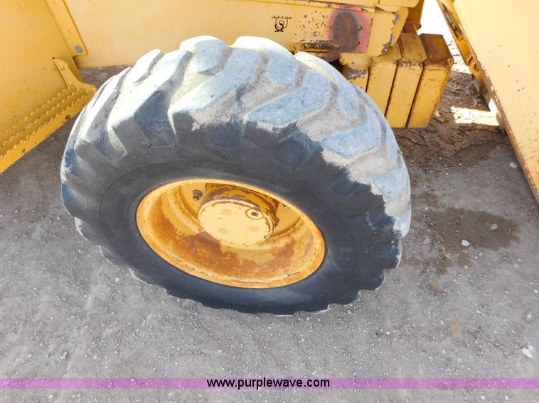 image for item AW9332 2000 John Deere 310SE backhoe