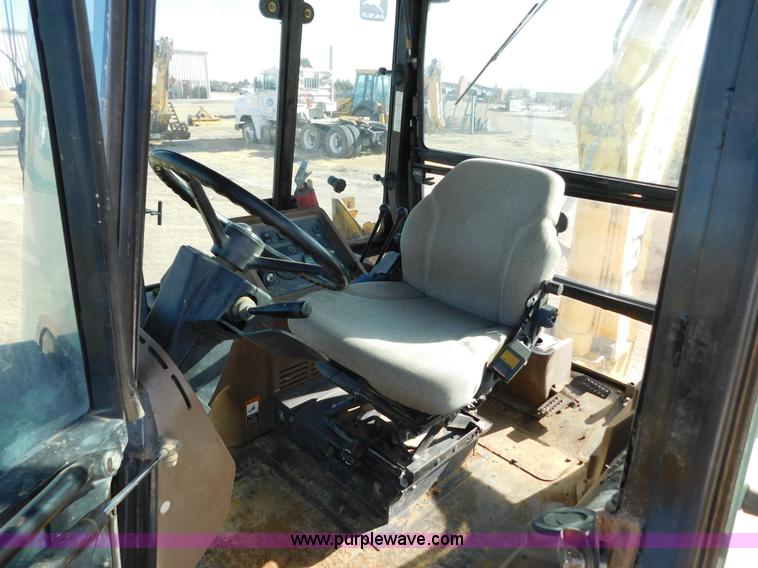 image for item AW9332 2000 John Deere 310SE backhoe