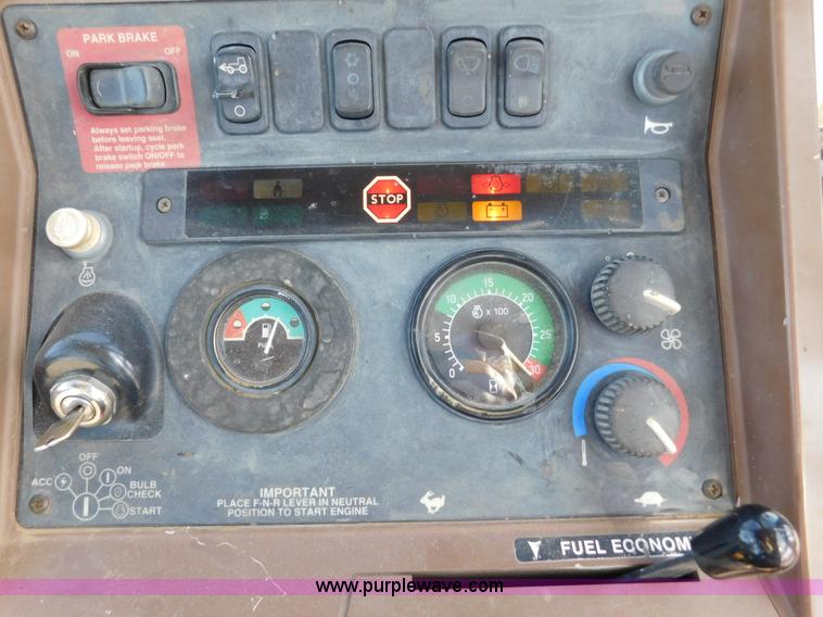 image for item AW9332 2000 John Deere 310SE backhoe