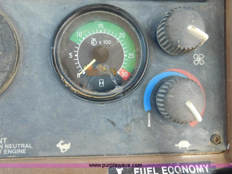 image for item AW9332 2000 John Deere 310SE backhoe