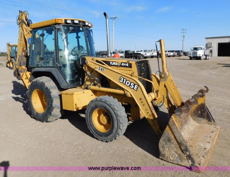 image for item AW9333 1997 John Deere 310SE backhoe