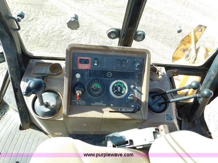 image for item AW9333 1997 John Deere 310SE backhoe