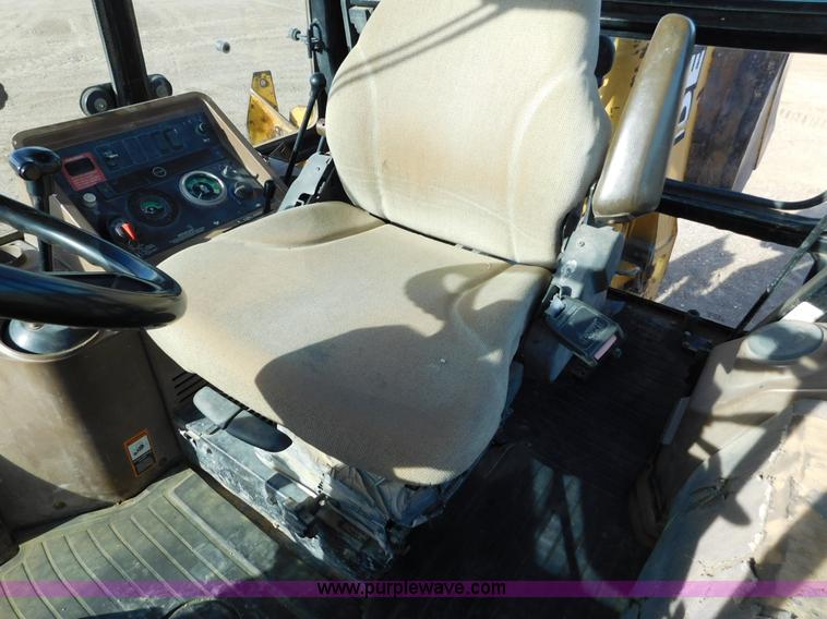 image for item AW9333 1997 John Deere 310SE backhoe